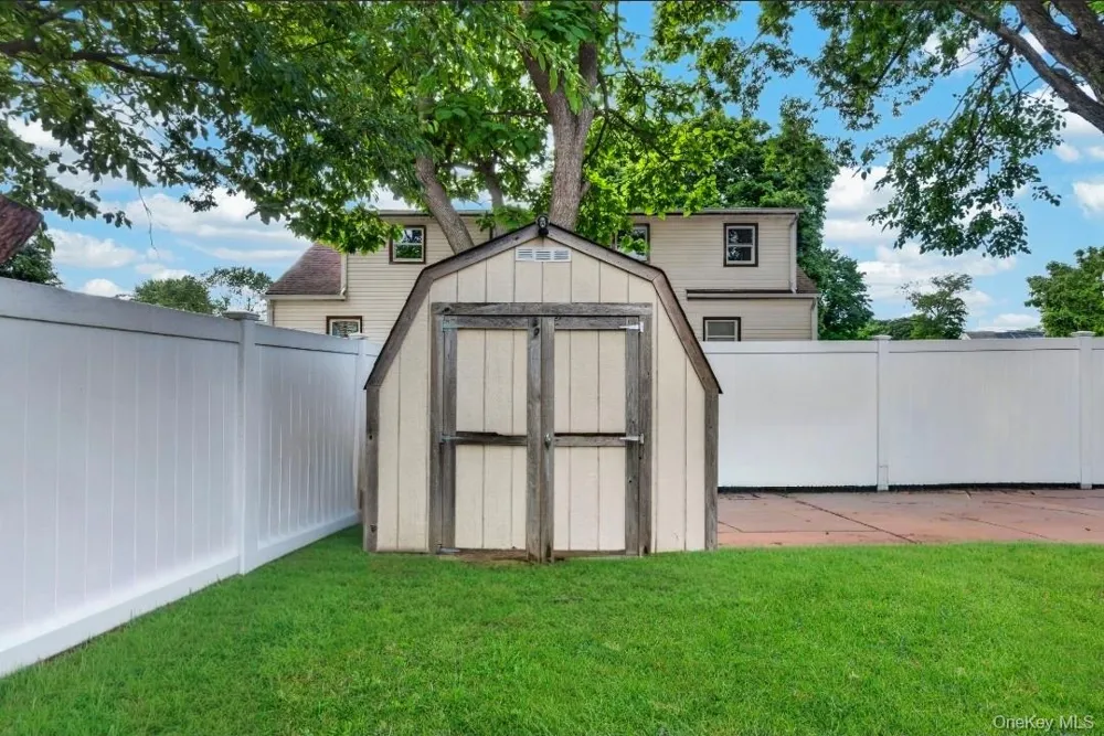60 Lincoln Avenue Deer Park, NY 11729