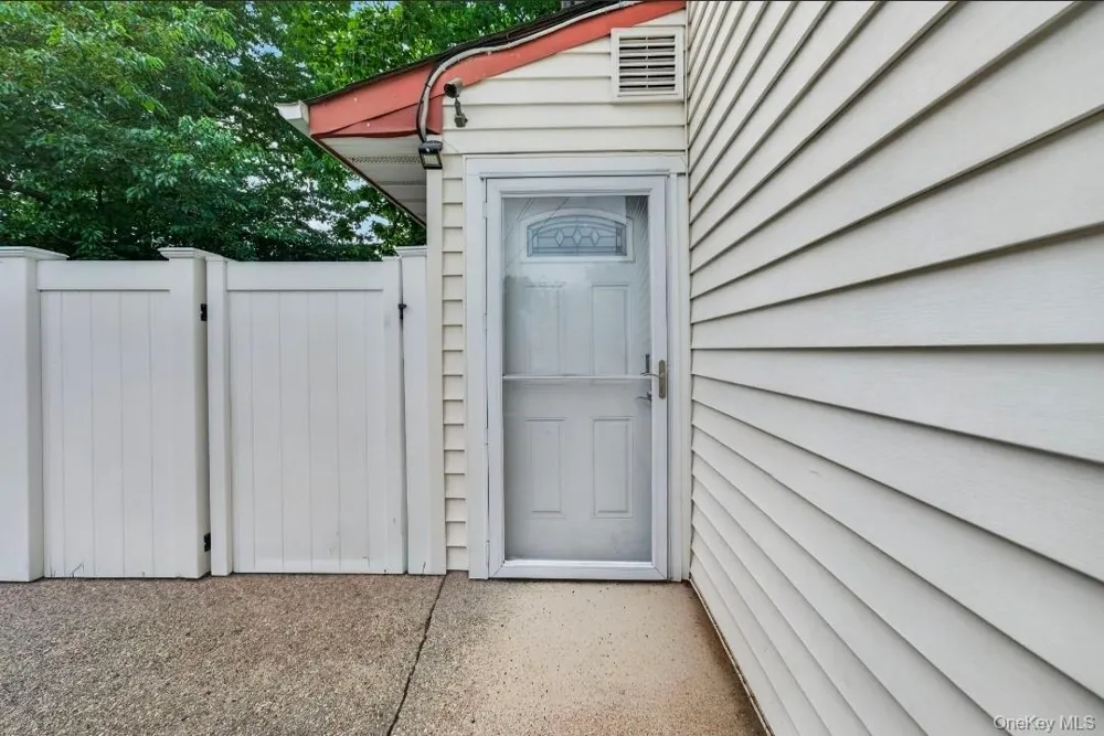 60 Lincoln Avenue Deer Park, NY 11729