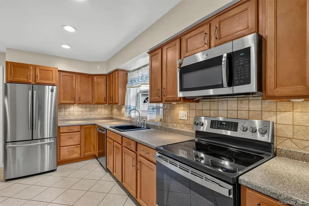 8 Durrin Avenue Cortlandt Manor, NY 10567