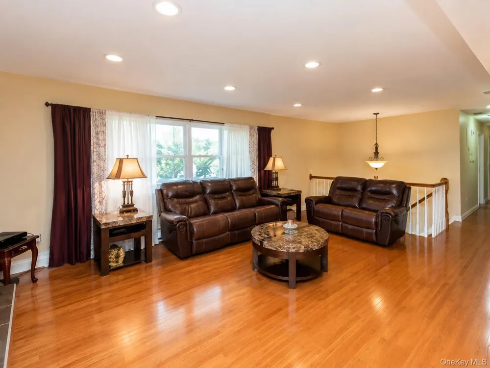 10 Roe Circle Monroe, NY 10950