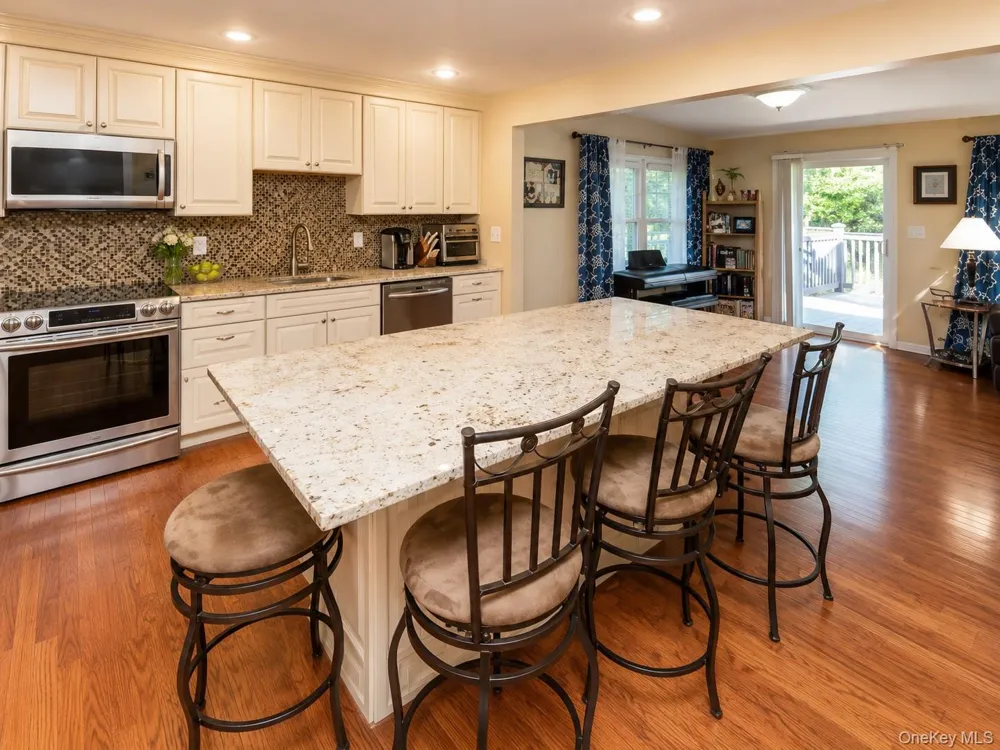 10 Roe Circle Monroe, NY 10950