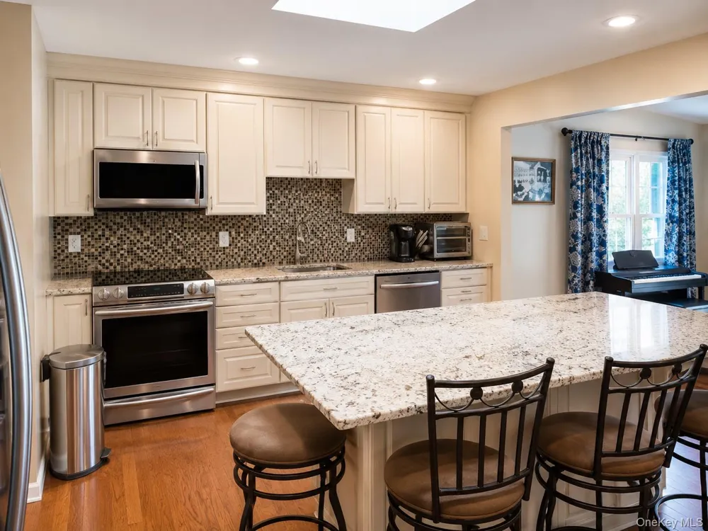 10 Roe Circle Monroe, NY 10950