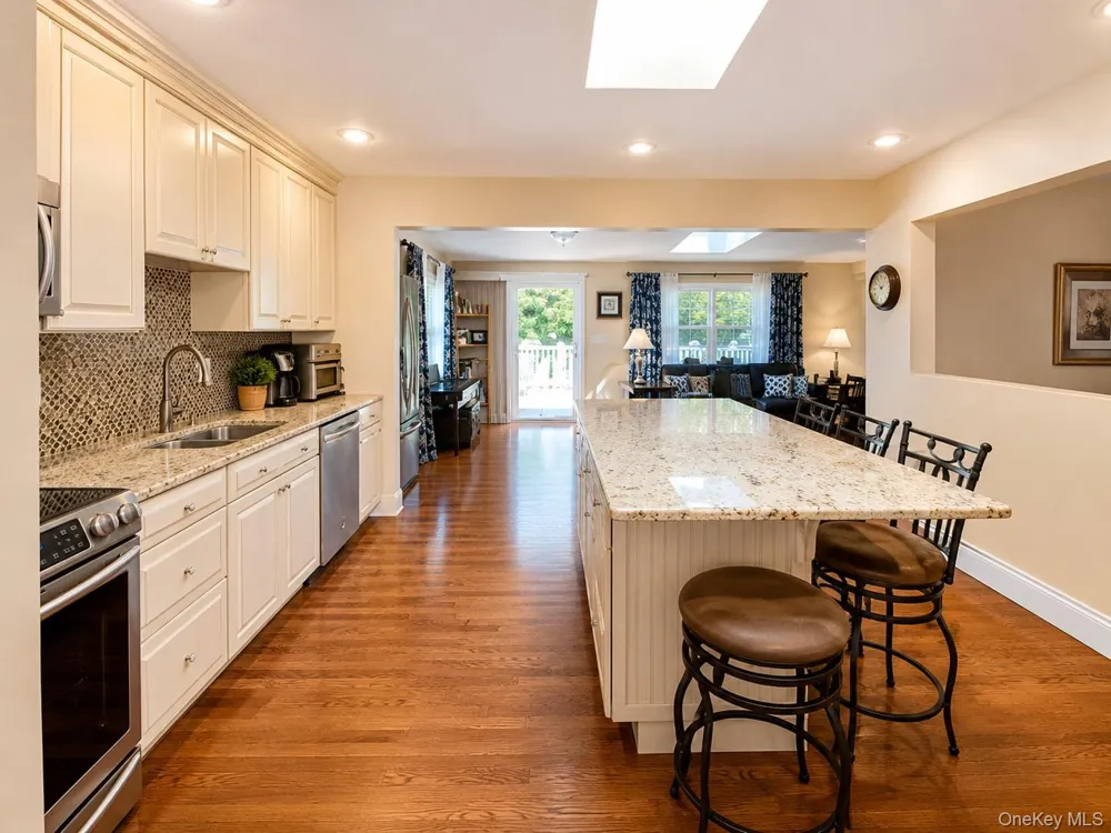 10 Roe Circle Monroe, NY 10950