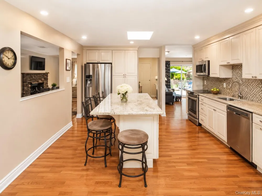 10 Roe Circle Monroe, NY 10950