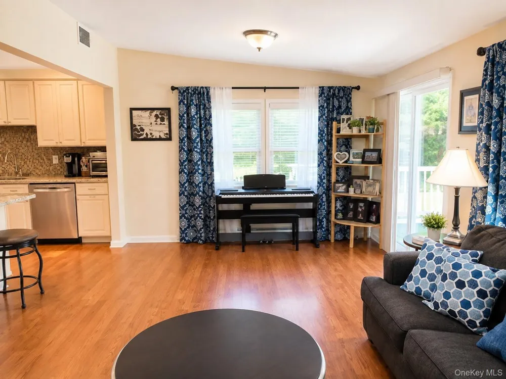 10 Roe Circle Monroe, NY 10950
