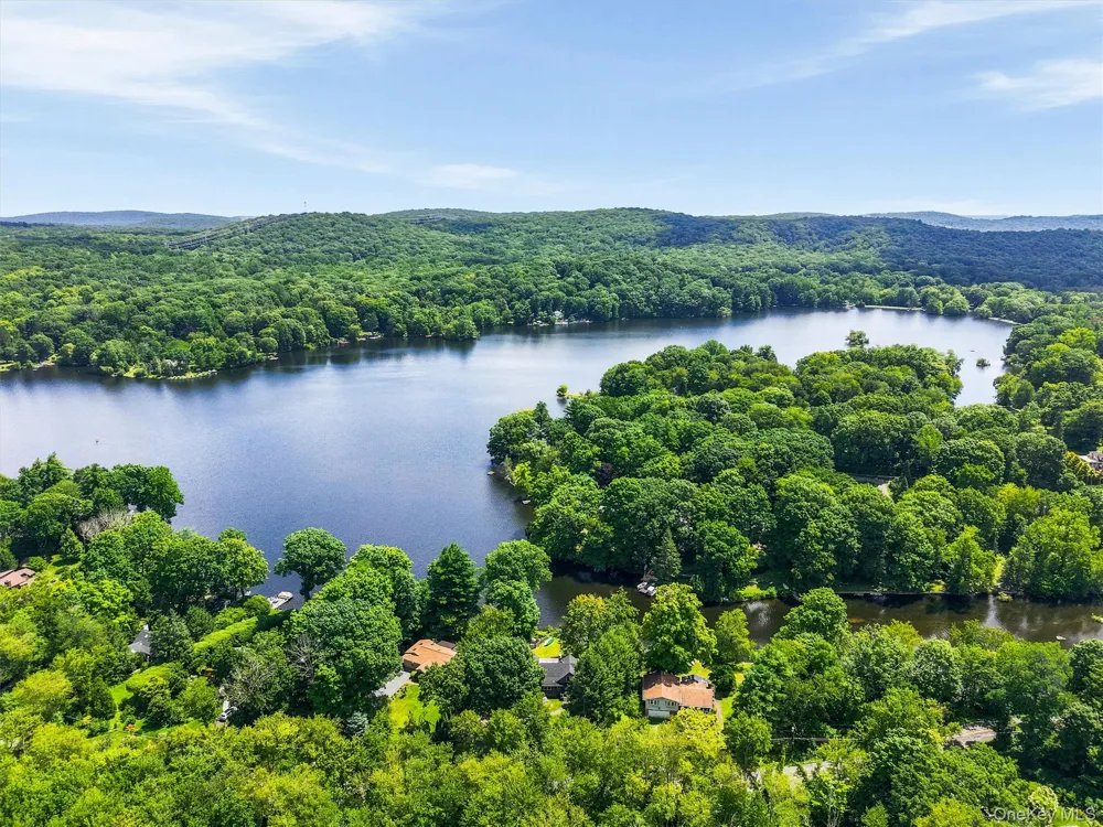 174 Lake Shore Road Putnam Valley, NY 10579