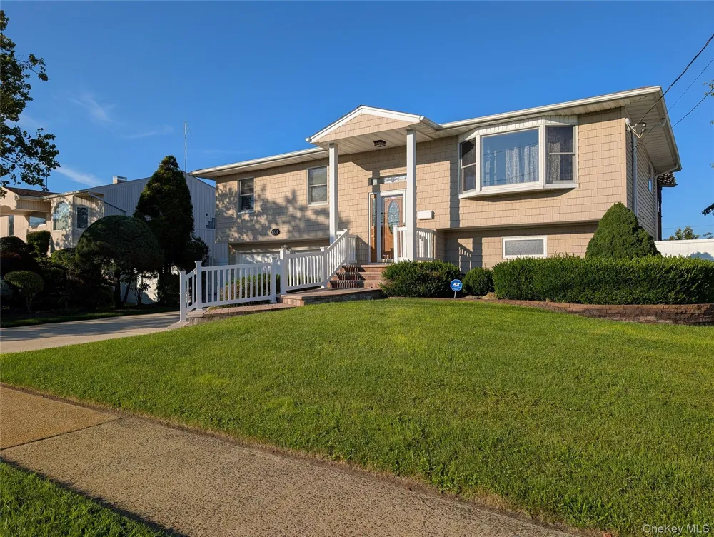 3039 Clubhouse Road Merrick, NY 11566