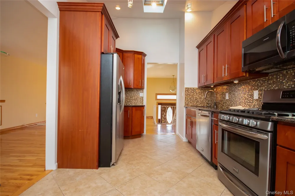 3039 Clubhouse Road Merrick, NY 11566