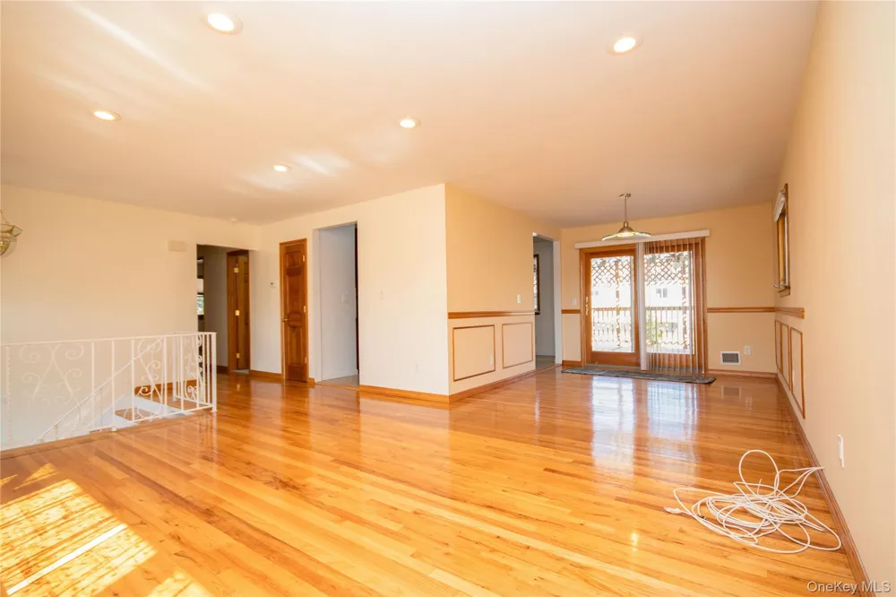 3039 Clubhouse Road Merrick, NY 11566