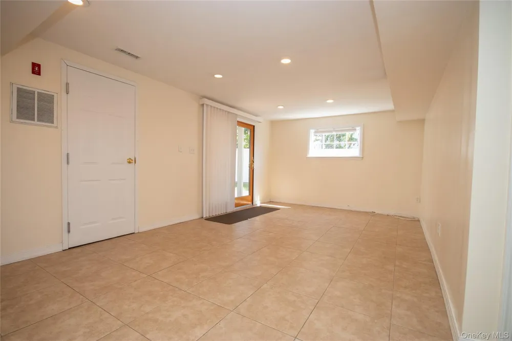 3039 Clubhouse Road Merrick, NY 11566