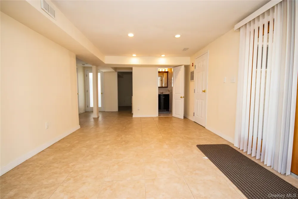 3039 Clubhouse Road Merrick, NY 11566