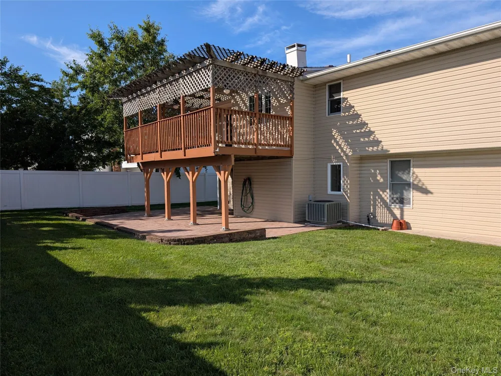 3039 Clubhouse Road Merrick, NY 11566
