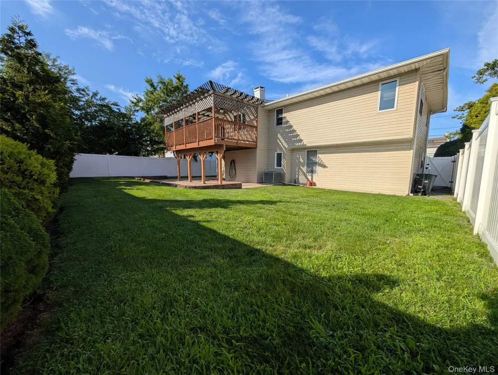 3039 Clubhouse Road Merrick, NY 11566