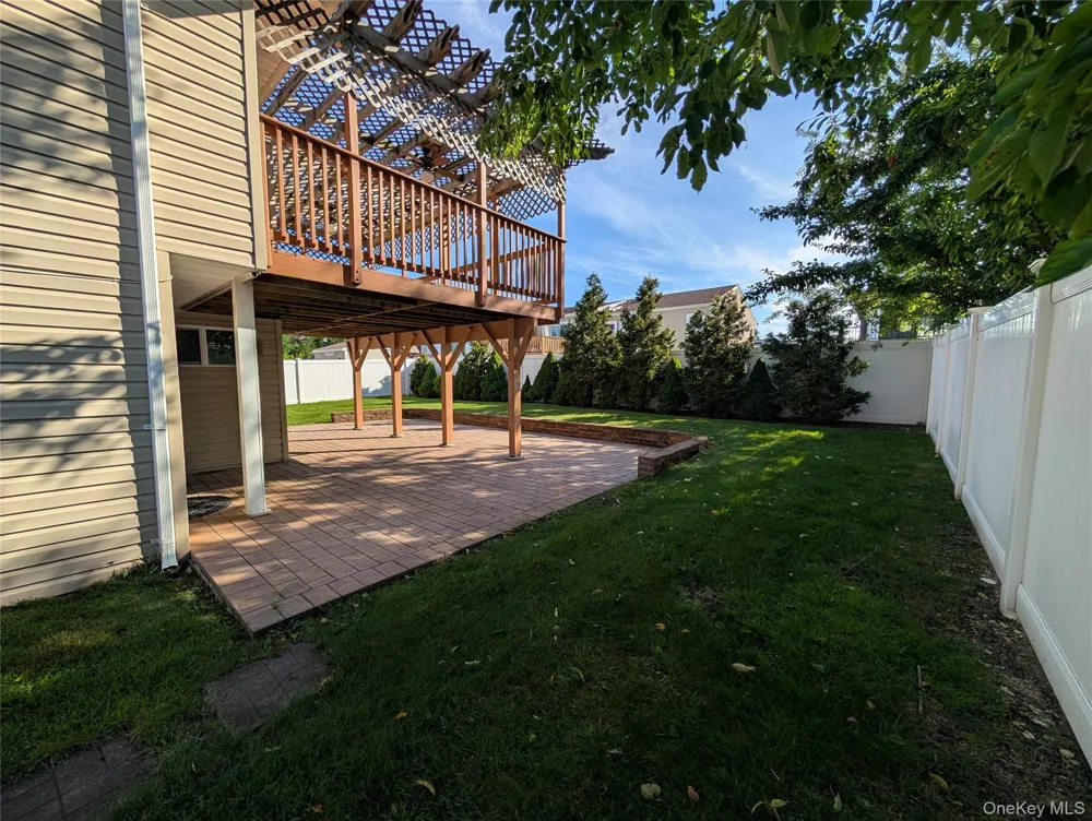 3039 Clubhouse Road Merrick, NY 11566