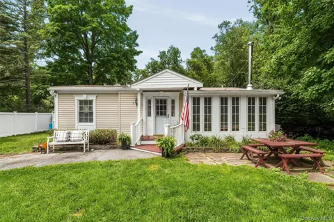7 Locust Drive