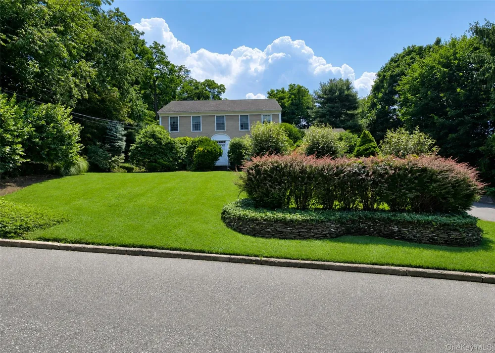 16 Woodhull Road East Setauket, NY 11733
