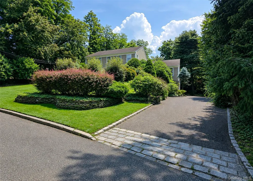 16 Woodhull Road East Setauket, NY 11733
