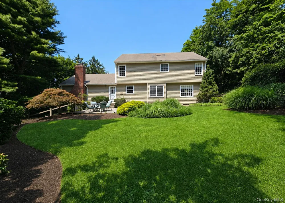 16 Woodhull Road East Setauket, NY 11733