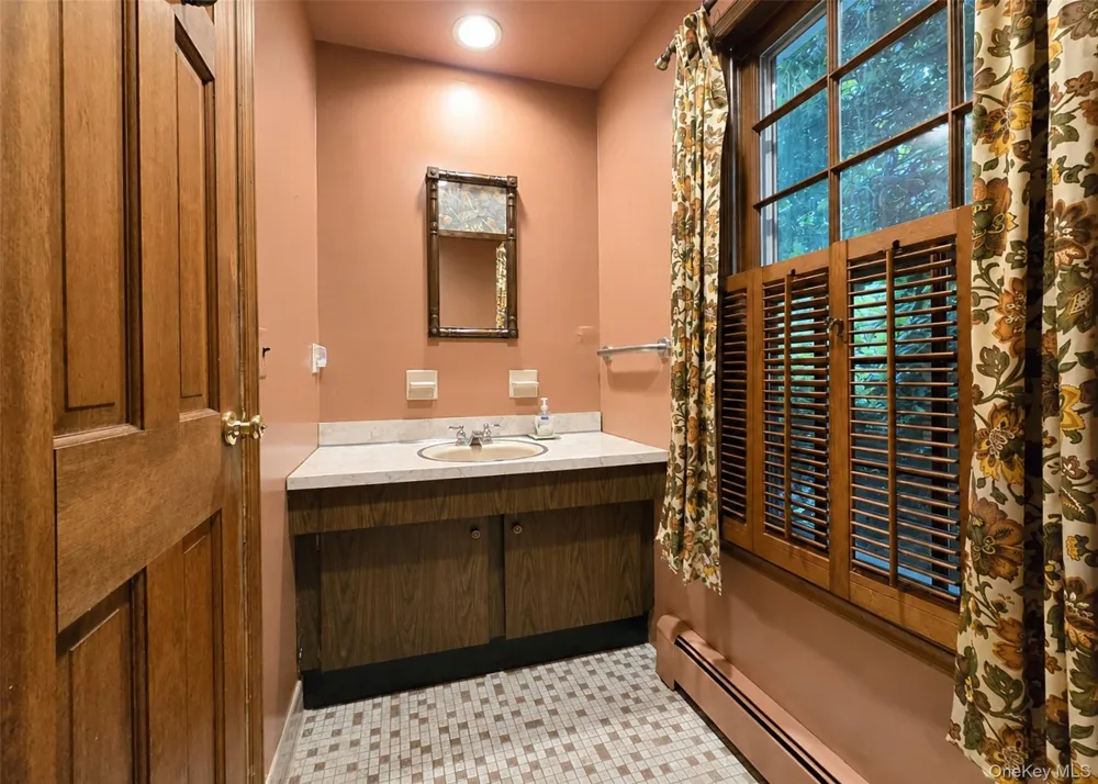 16 Woodhull Road East Setauket, NY 11733