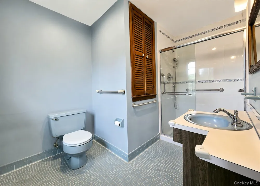 16 Woodhull Road East Setauket, NY 11733