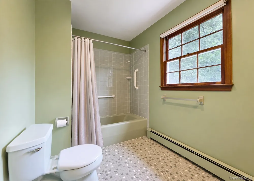 16 Woodhull Road East Setauket, NY 11733