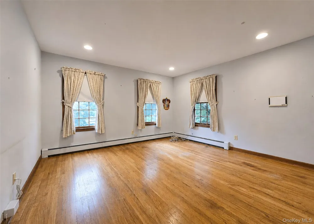 16 Woodhull Road East Setauket, NY 11733