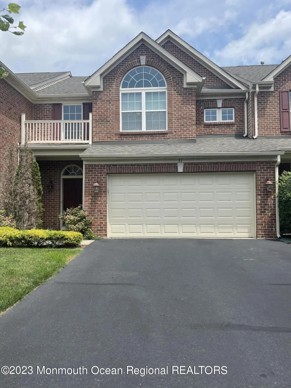 31 Oak Leaf Lane Tinton Falls, NJ 07712