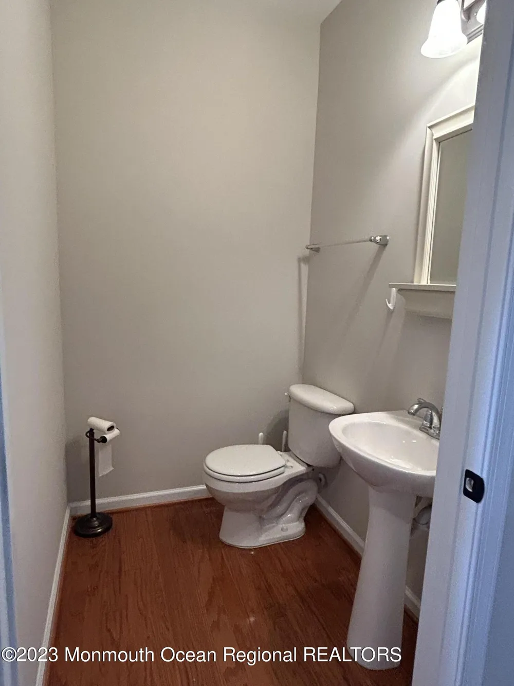 31 Oak Leaf Lane Tinton Falls, NJ 07712