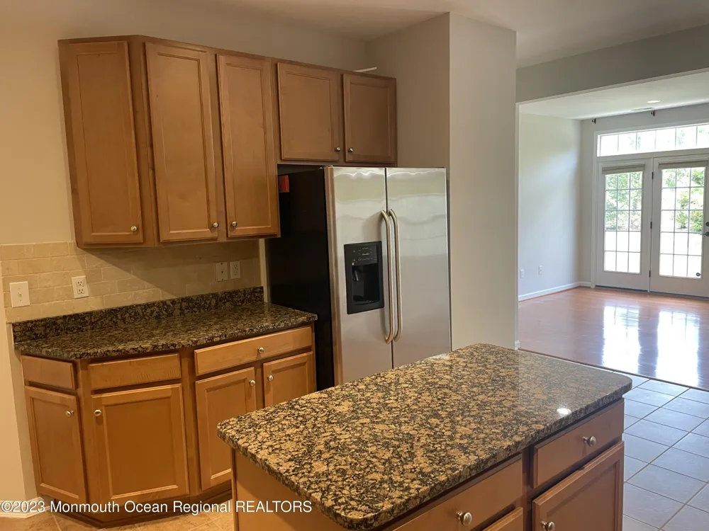 31 Oak Leaf Lane Tinton Falls, NJ 07712