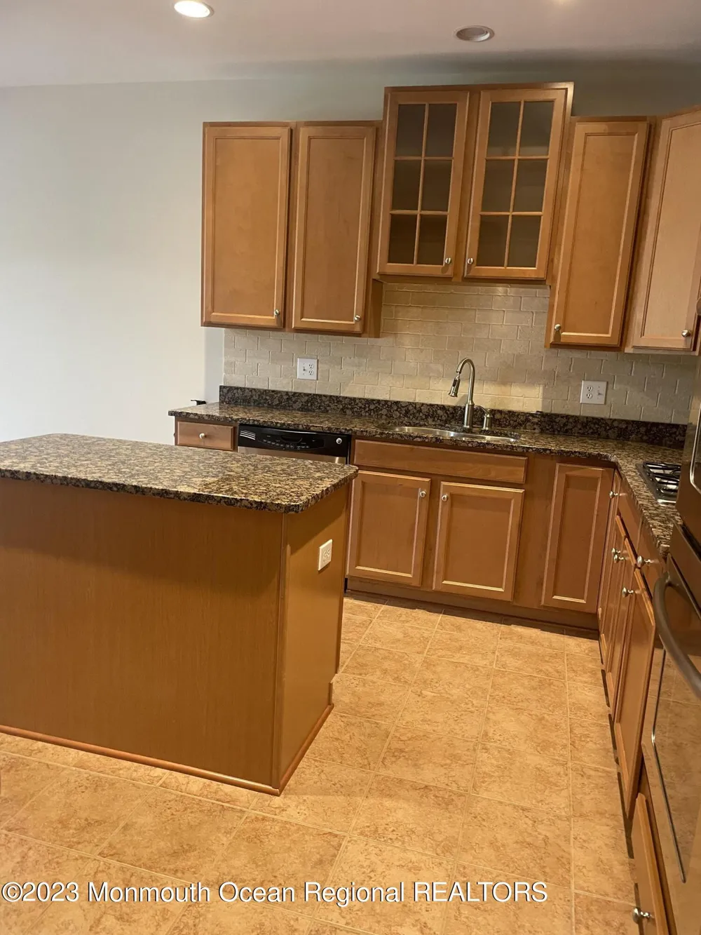 31 Oak Leaf Lane Tinton Falls, NJ 07712