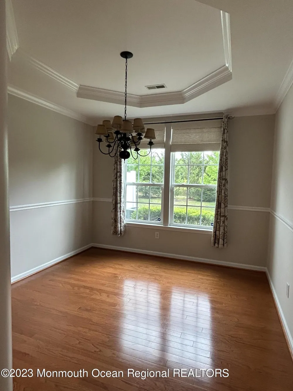 31 Oak Leaf Lane Tinton Falls, NJ 07712