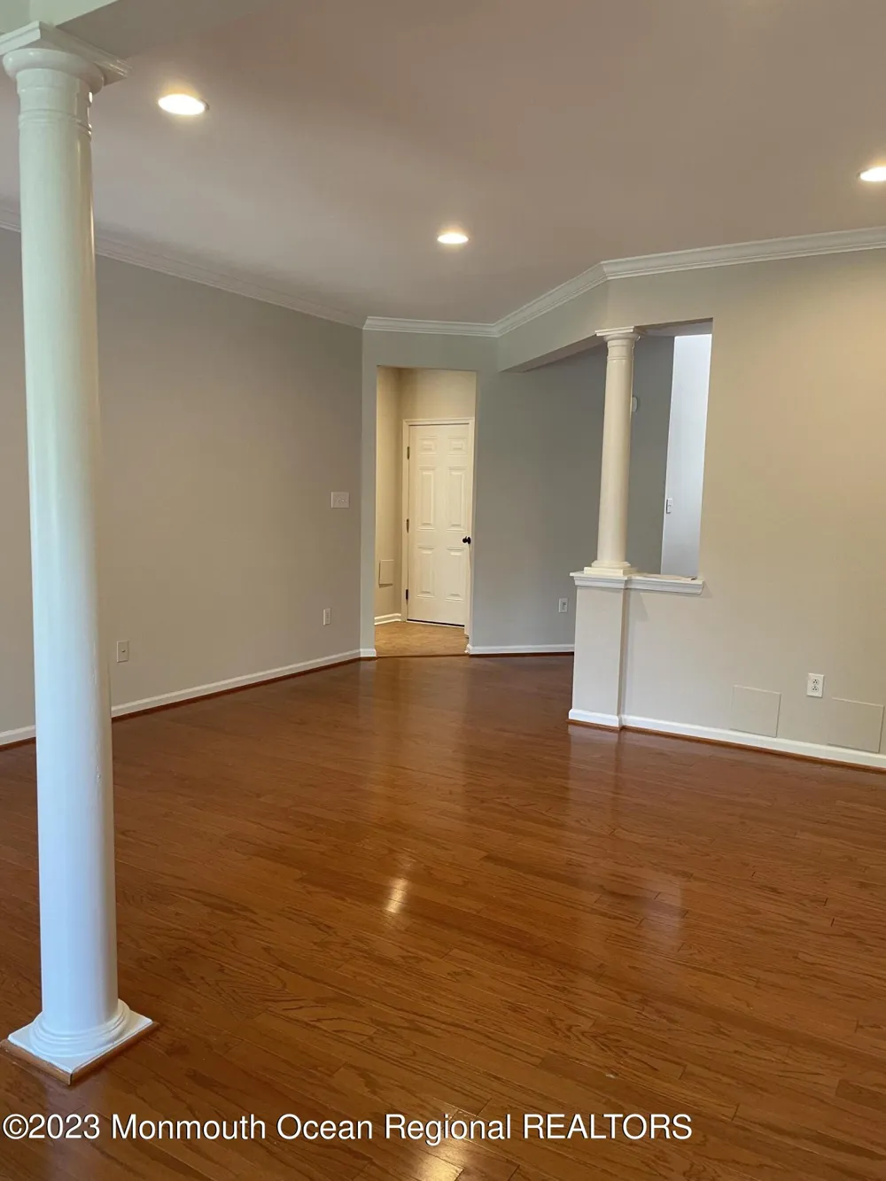 31 Oak Leaf Lane Tinton Falls, NJ 07712