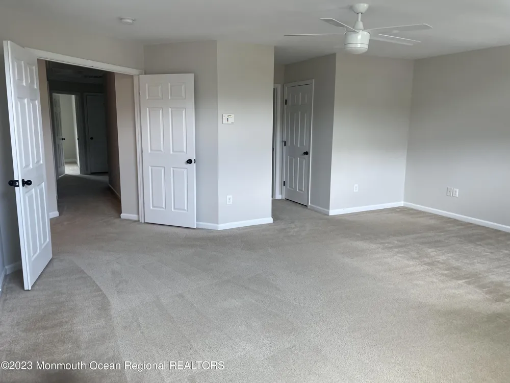 31 Oak Leaf Lane Tinton Falls, NJ 07712