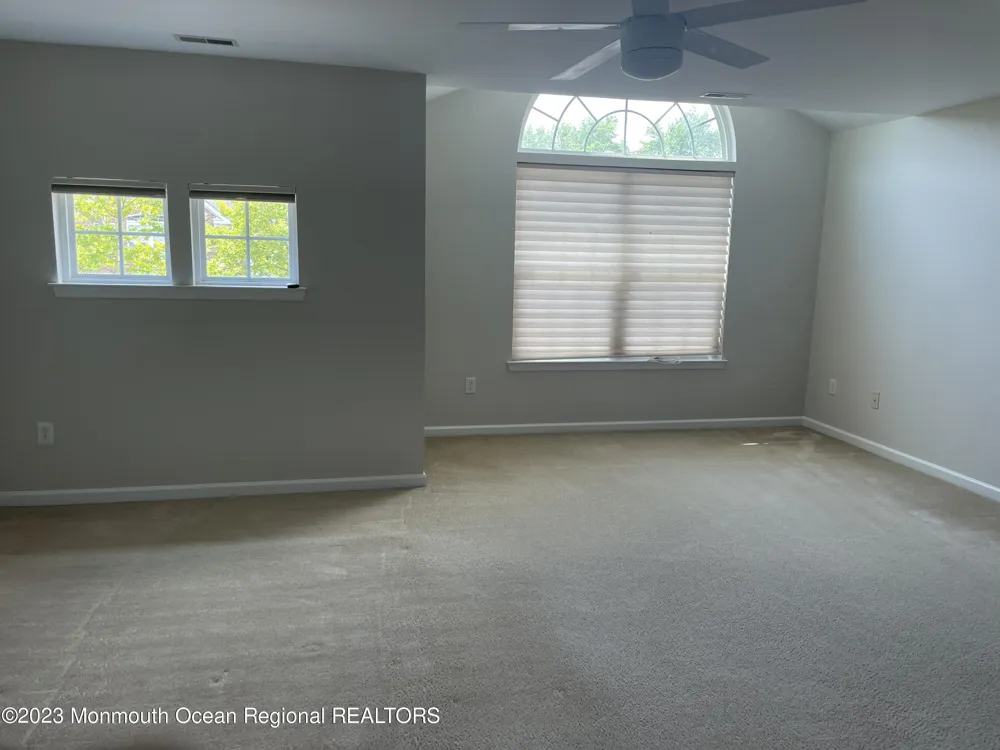 31 Oak Leaf Lane Tinton Falls, NJ 07712