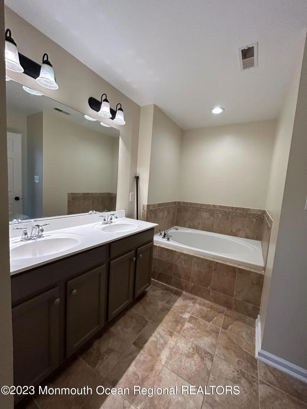 31 Oak Leaf Lane Tinton Falls, NJ 07712