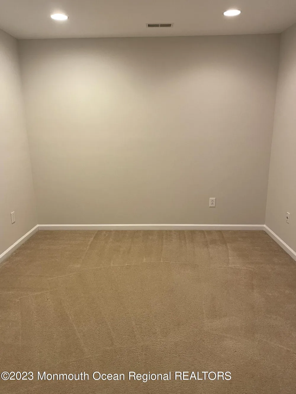 31 Oak Leaf Lane Tinton Falls, NJ 07712