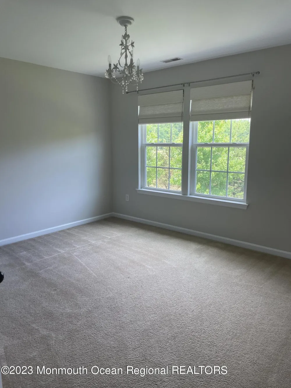 31 Oak Leaf Lane Tinton Falls, NJ 07712