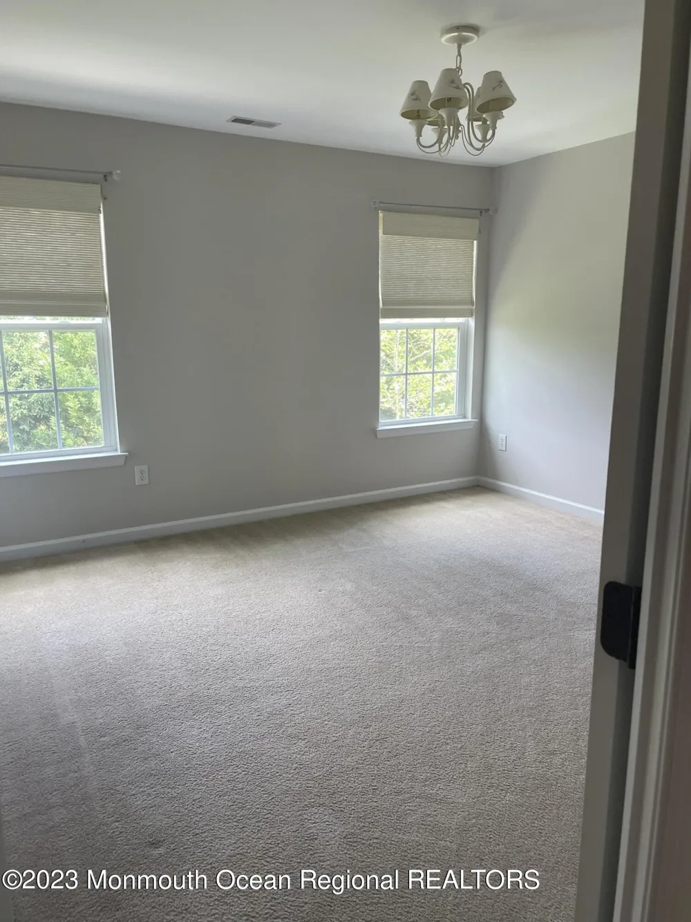 31 Oak Leaf Lane Tinton Falls, NJ 07712