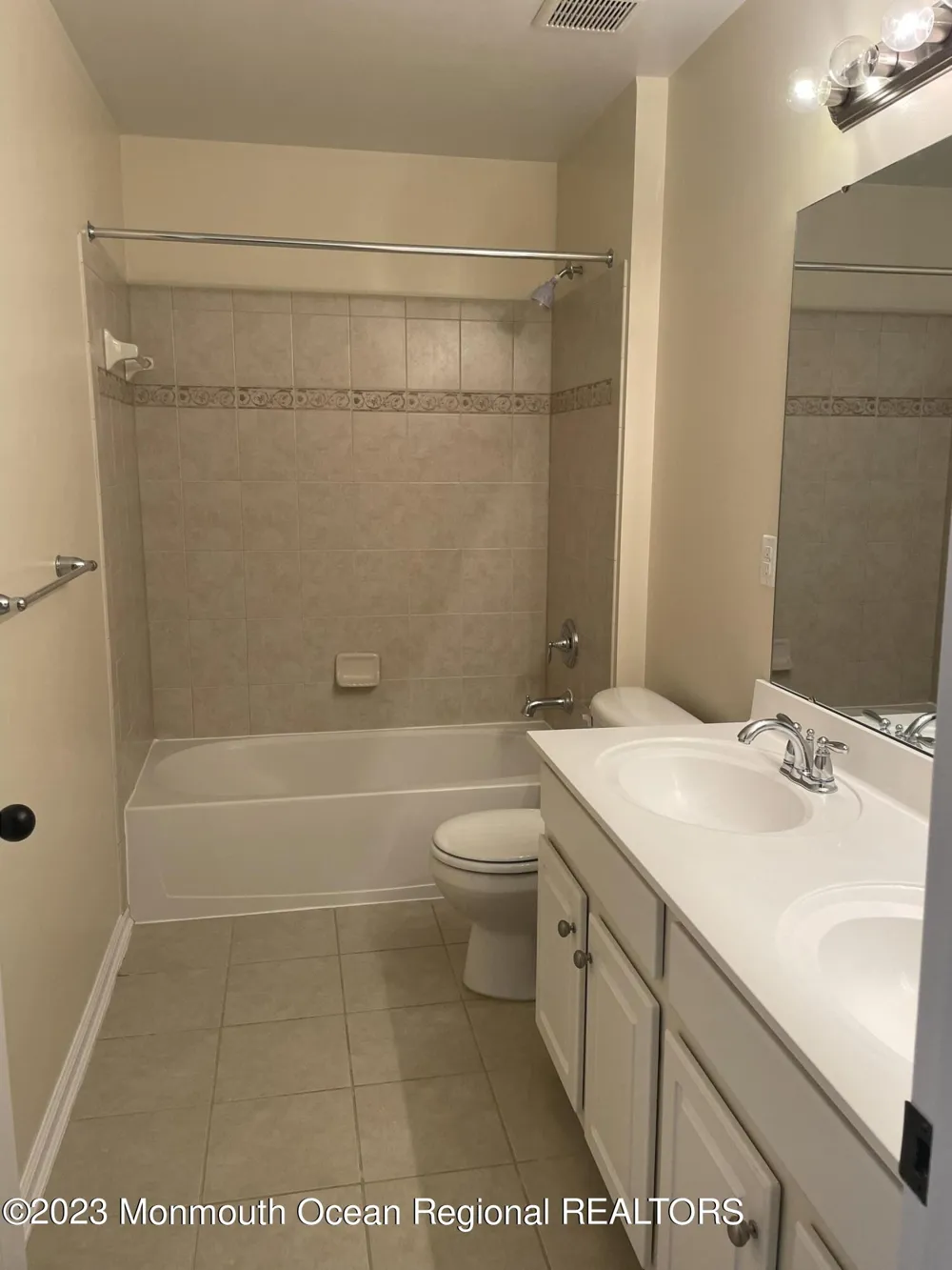 31 Oak Leaf Lane Tinton Falls, NJ 07712