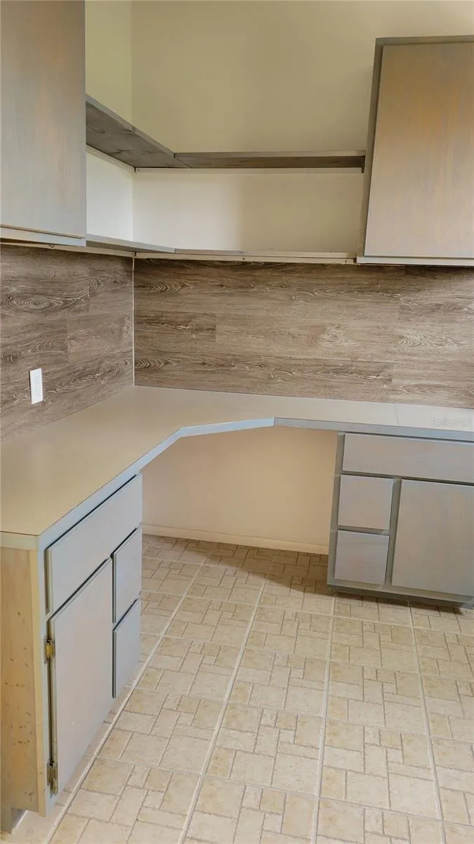 3520 57TH AVENUE CIRCLE W #10 Bradenton, FL 34210