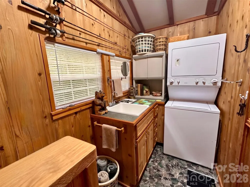 21 Bear Cub Drive Spruce Pine, NC 28777