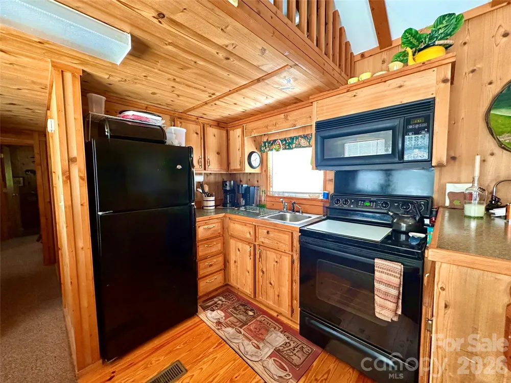 21 Bear Cub Drive Spruce Pine, NC 28777