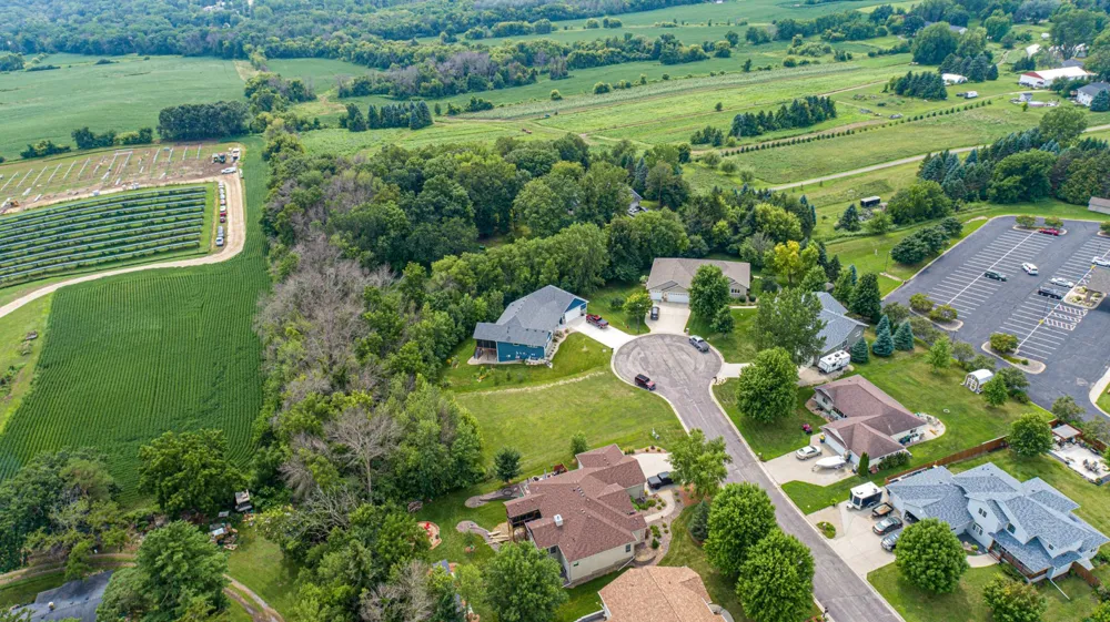 905 Orchard Heights Court Faribault, MN 55021