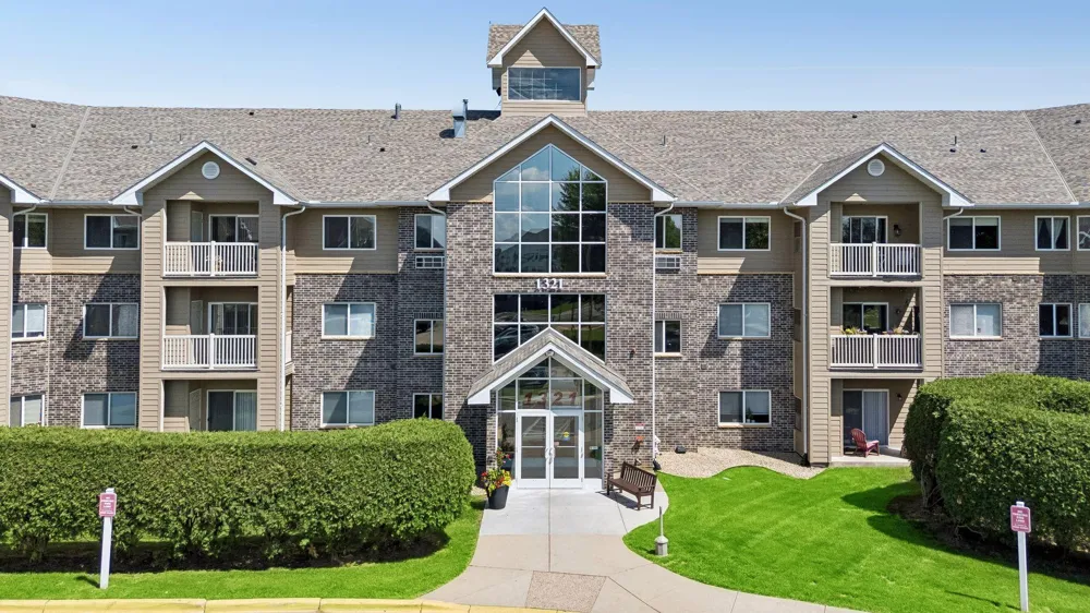 1321 Lake Drive W #123 Chanhassen, MN 55317