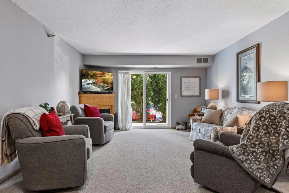 1321 Lake Drive W #123 Chanhassen, MN 55317