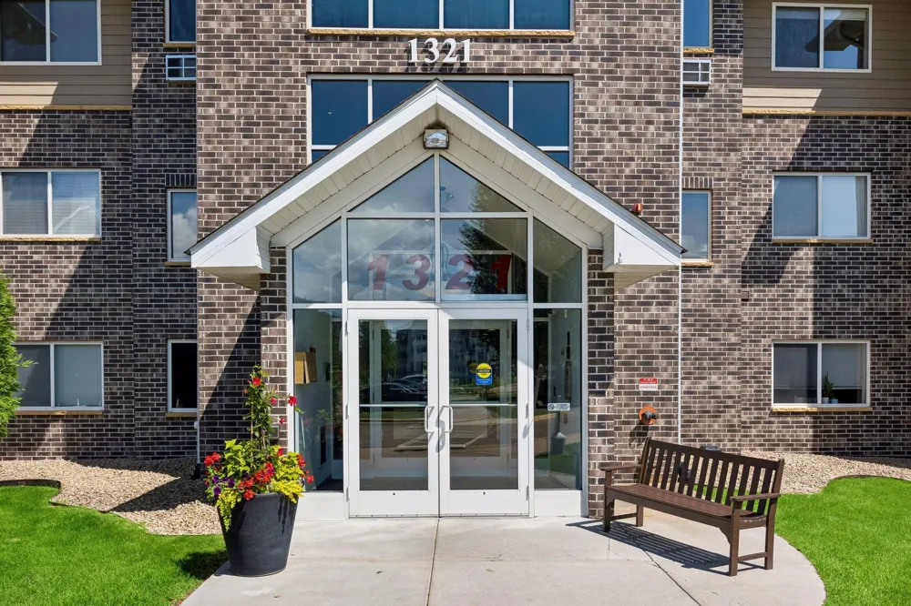 1321 Lake Drive W #123 Chanhassen, MN 55317