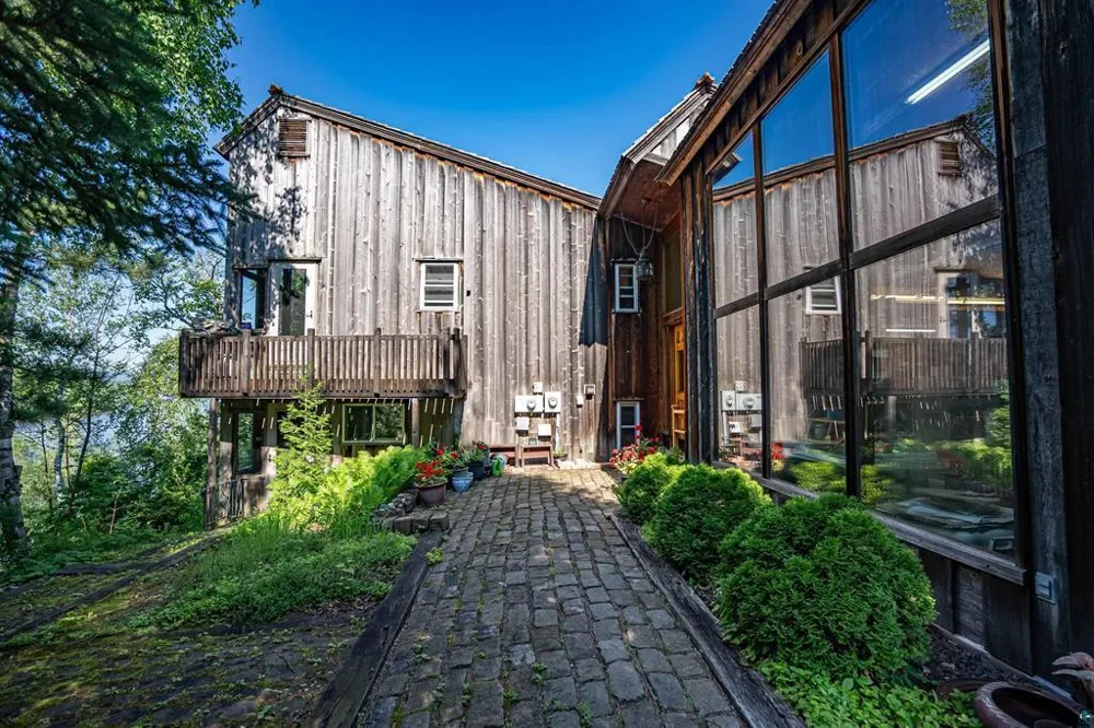 26 Saint Albans Road Superior, WI 54880