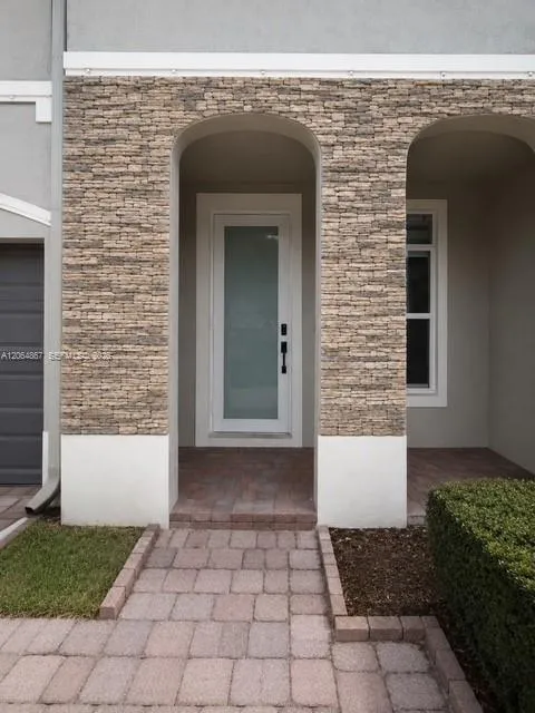 14753 SW 25th St Miami, FL 33185
