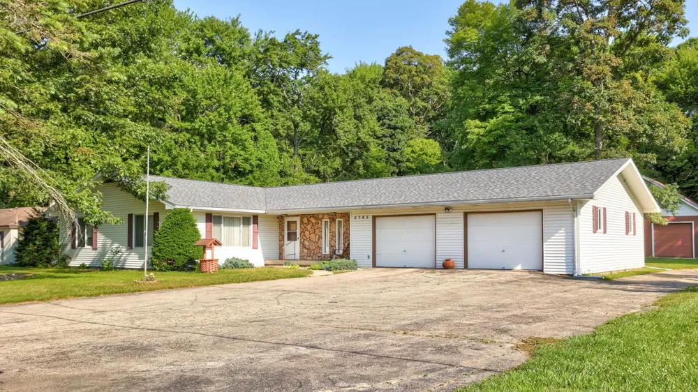 5745 E Townline Road Bridgeport Charter Township, MI 48415