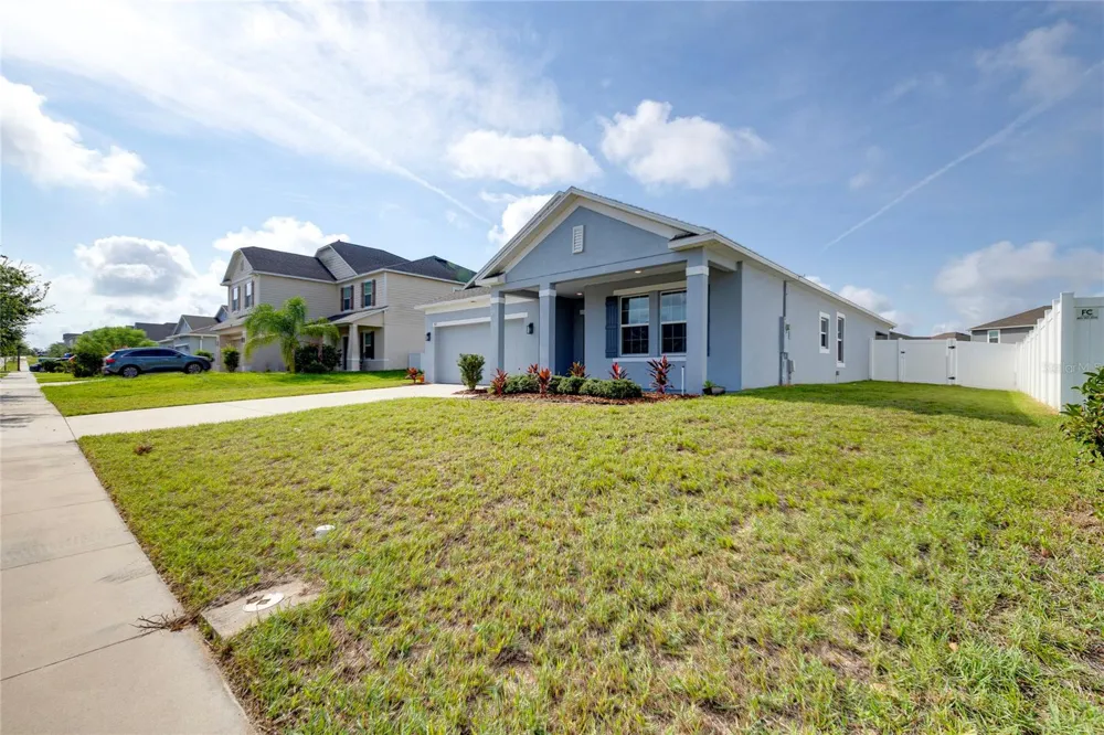 352 BRIARBROOK LANE Haines City, FL 33844
